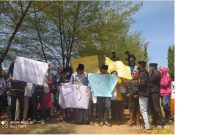 Foto: Ratusan Pemuda Peduli Sumenep Saat Menggelar Aksi Di Kantor Kecamatan Batang-Batang. (Seputarjatim.com) 