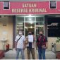 Foto:wartawan media Teropong Indonesia News di dampingi kuasa hukumnya di Mapolres Sumenep