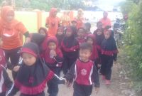 Foto:Salah Satu Kegiatan Pembelajaran TK Husnul Khatimah Yakni Pembelajaran Luar Kelas. (Istimewa)