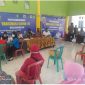 Foto:kapolsek Kota Sumenep bersama Anggota Koramil Kota ditemani Kades Babbalan Saat Memantau Pemberian Vaksin di Balai desa Babbalan. 
