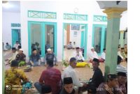 Foto: Ust. H. Junaidi, S.Pdi Saat Memberikan Sambutan Dalam Acara Maulid Nabi di Musholla At-Taqwa
