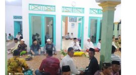 Foto: Ust. H. Junaidi, S.Pdi Saat Memberikan Sambutan Dalam Acara Maulid Nabi di Musholla At-Taqwa