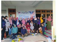 Foto: Ketua DPD PUAN Sumenep, Siti Hosna Saat Foto Bersama Sesuai Acara.