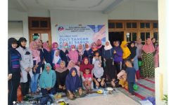 Foto: Ketua DPD PUAN Sumenep, Siti Hosna Saat Foto Bersama Sesuai Acara. 