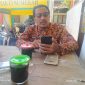 Foto: Kepala Dinas Pemberdayaan Masyarakat dan Desa (DPMD) Kabupaten Sumenep Moh. Ramli, Saat Bincang-Bincang Dengan Awak Media Di Depan Kantornya. 