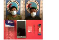 Foto: Kedua Tersangka Berikut Barang Bukti Yang Berhasil Diamankan Satresnarkoba Polres Sumenep