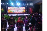 Foto: Gubernur Jawa Timur, Khofifah Indar Parawansa Saat Membuka membuka Puncak peringatan Bulan Bhakti Gotong Royong (BBGRM) ke-17 dan Hari Gerak Kesatuan PKK ke-48 di Kabupaten Sumenep.