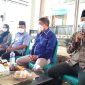 Foto: Wakil Ketua DPRD Jatim, Achmad Iskandar (Baju Biru) Didampingi Ketua PAC Partai Demokrat Kecamatan Bluto Saat Reses Di Desa Pakandangan Barat, Kecamatan Bluto. 