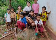 Miris, Siswa Di Sumenep Pakai Sandal Jepit Saat Sekolah, Kepala Sekolahnya Disebut 1 Tahun Tidak Pernah Masuk