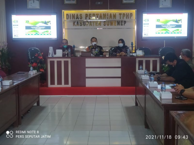 Foto: Kepala Dispertahortbun, Arif Firmanto, Didampingi Kepala BKPSDM Sumenep Dan Citra Amalia Selalu Koordinator Dari Lembaga Administrasi Negara (LAN) RI.