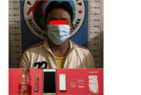 Foto:JA Bersama Barang Bukti Saat Diamankan Satresnarkoba Polres Sumenep