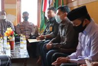 Foto:Mediasi kasus pencatutan nama untuk meminta sumbangan di Ponpes Al Kahfi, Kabupaten Kebumen, Jawa Tengah, Kamis (30/12/2021).(KOMPAS.COM/DOK POLRES KEBUMEN)