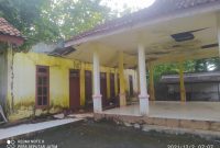 Foto: Balai Desa Jambu, Kecamatan Lenteng, Kabupaten Sumenep, Madura yang keadaannya rusak parah.