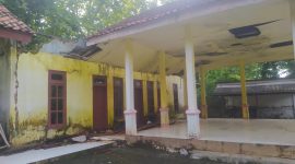 Foto: Balai Desa Jambu, Kecamatan Lenteng, Kabupaten Sumenep, Madura yang keadaannya rusak parah. 