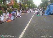 Gruduk Pemkab Sumenep, Pendemo Sebut Ada Tiga Jin Yang Kuasai Kantor Bupati Gruduk Pemkab Sumenep, Pendemo Sebut Ada Tiga Jin Yang Kuasai Kantor Bupati