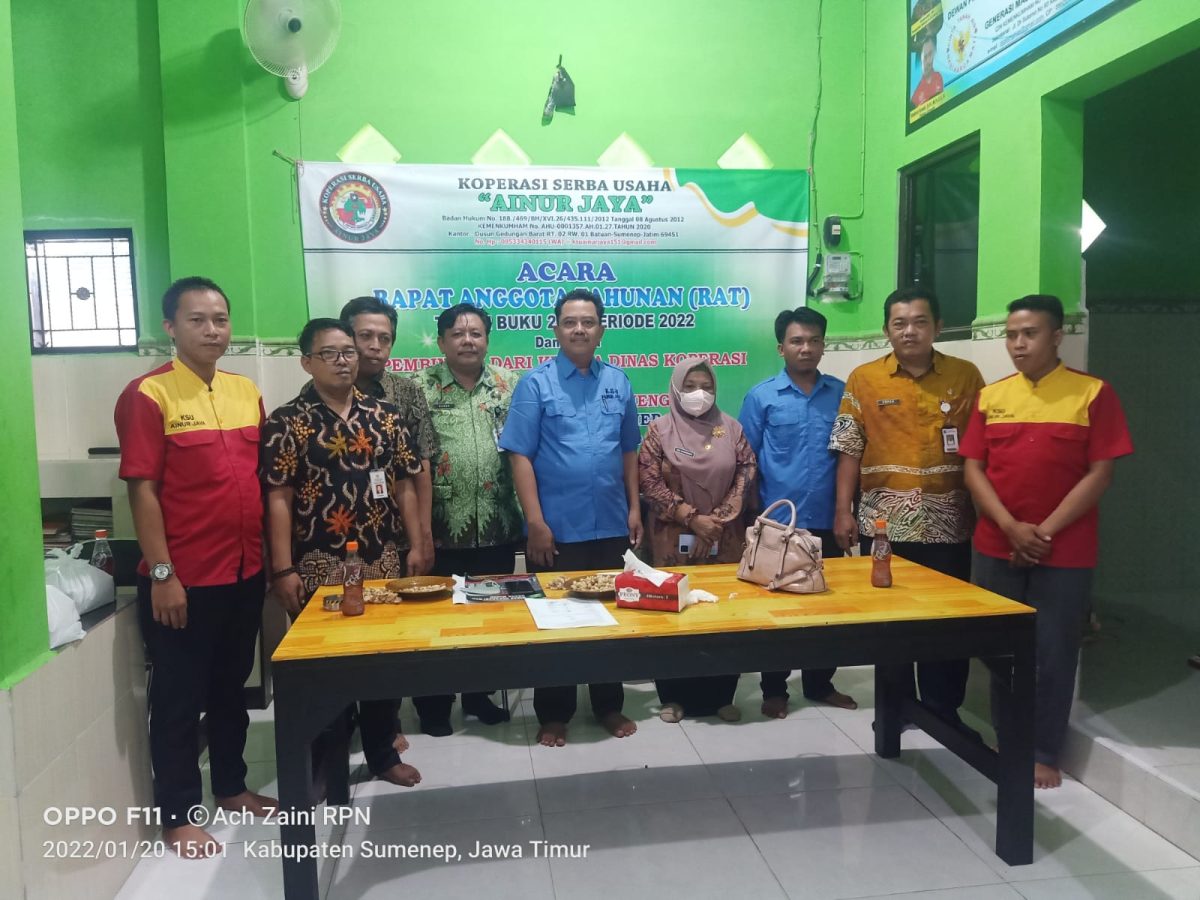 Foto: Foto Bersama Ketua KSU Ainur Jaya beserta perwakilan dari Dinas Koperasi Usaha Kecil dan Menengah, Perindustrian dan Perdagangan Kabupaten Sumenep.