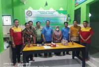 Foto: Foto Bersama Ketua KSU Ainur Jaya beserta perwakilan dari Dinas Koperasi Usaha Kecil dan Menengah, Perindustrian dan Perdagangan Kabupaten Sumenep.