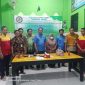 Foto: Foto Bersama Ketua KSU Ainur Jaya beserta perwakilan dari Dinas Koperasi Usaha Kecil dan Menengah, Perindustrian dan Perdagangan Kabupaten Sumenep. 