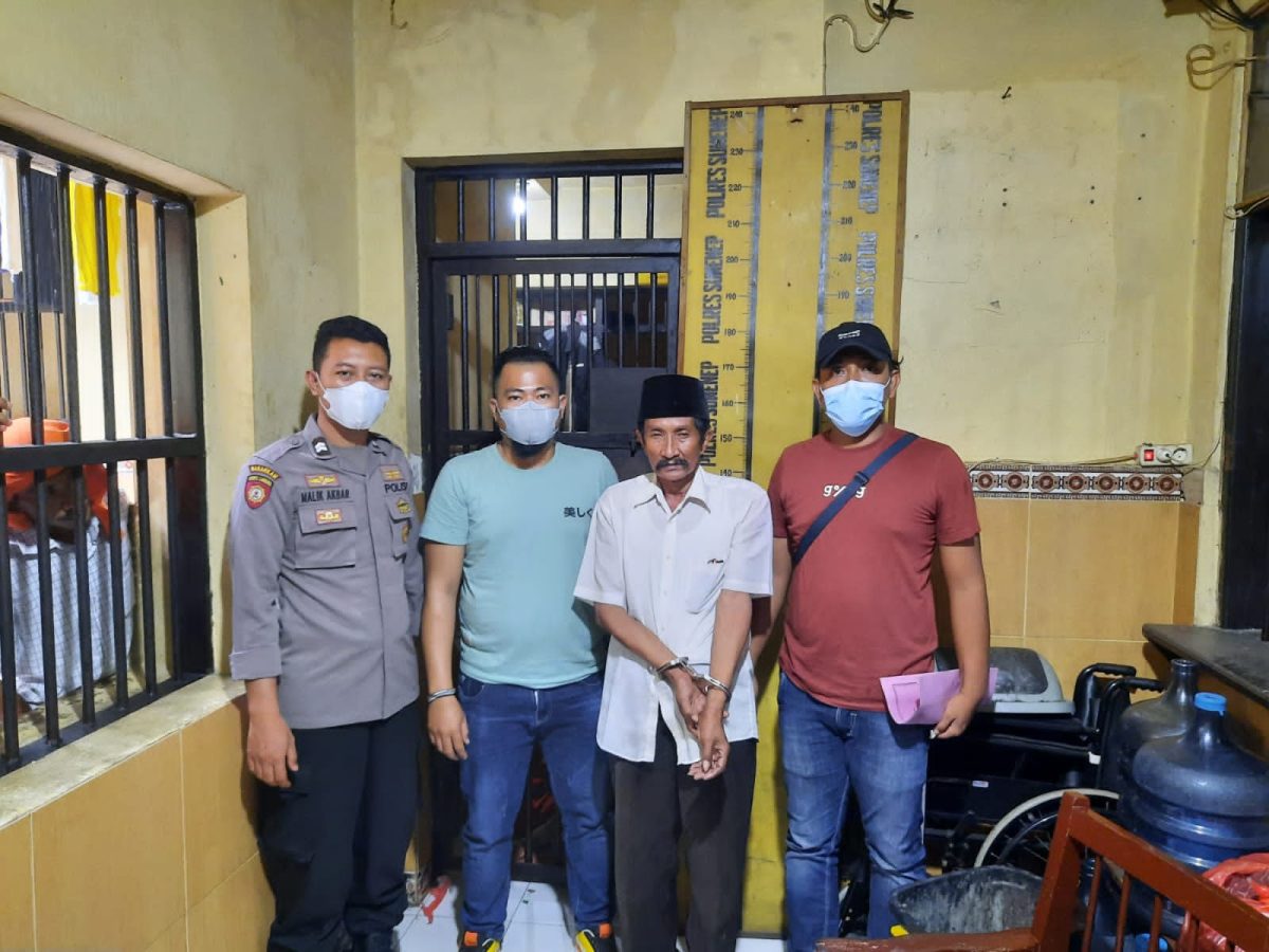Foto: SS saat diamankan oleh petugas polsek Batang-Batang.