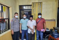 Foto: SS saat diamankan oleh petugas polsek Batang-Batang.