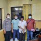 Foto: SS saat diamankan oleh petugas polsek Batang-Batang. 