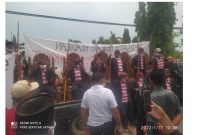 Foto: Ratusan Massa Yang Tergabung Dalam ARM Menggelar Pengadilan Rakyat Di Kantor Pemkab Sumenep