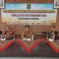 Foto: Suryadi Irawan, Sekcam Lenteng Didampingi Ir.Supardi, MM Kabid Pemerintahan Desa dan Mohammad Ilyas,Tenaga Ahli Pemberdayaan Masyarakat  