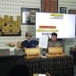 Foto: Ahmad Rasyidi (penggugat) didampingi kuasa hukumnya Kurniadi. SH saat Konfrensi pers dengan awak media. 