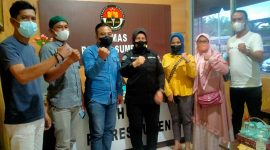 Foto: Kasubag Humas Polres Sumenep Foto Bareng Bersama awak media 