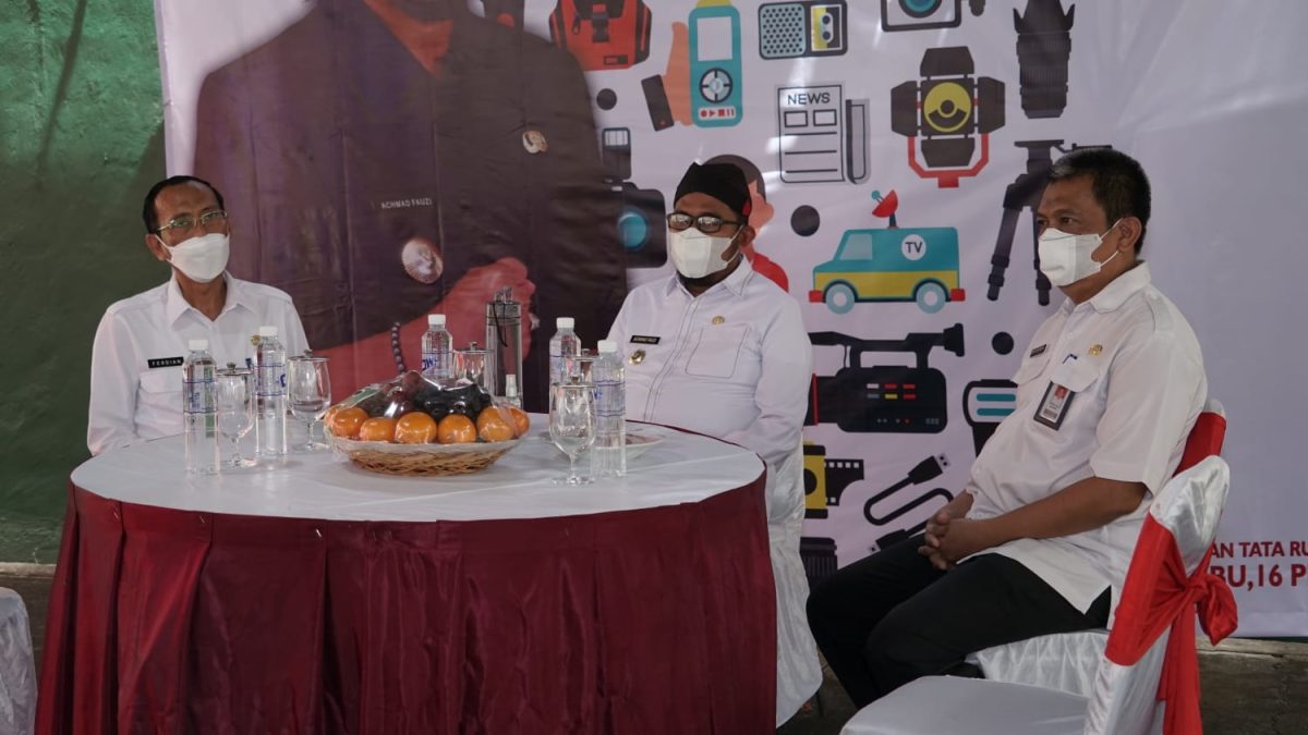 Foto: Bupati Sumenep, Achmad Fauzi saat menyampaikan sambutan dalam acara jalin silaturahmi bersama media massa