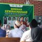 Foto: Fauzi, salah satu pemateri saat memberikan materi kepada peserta seminar yang diadakan LPNU Sumenep. 