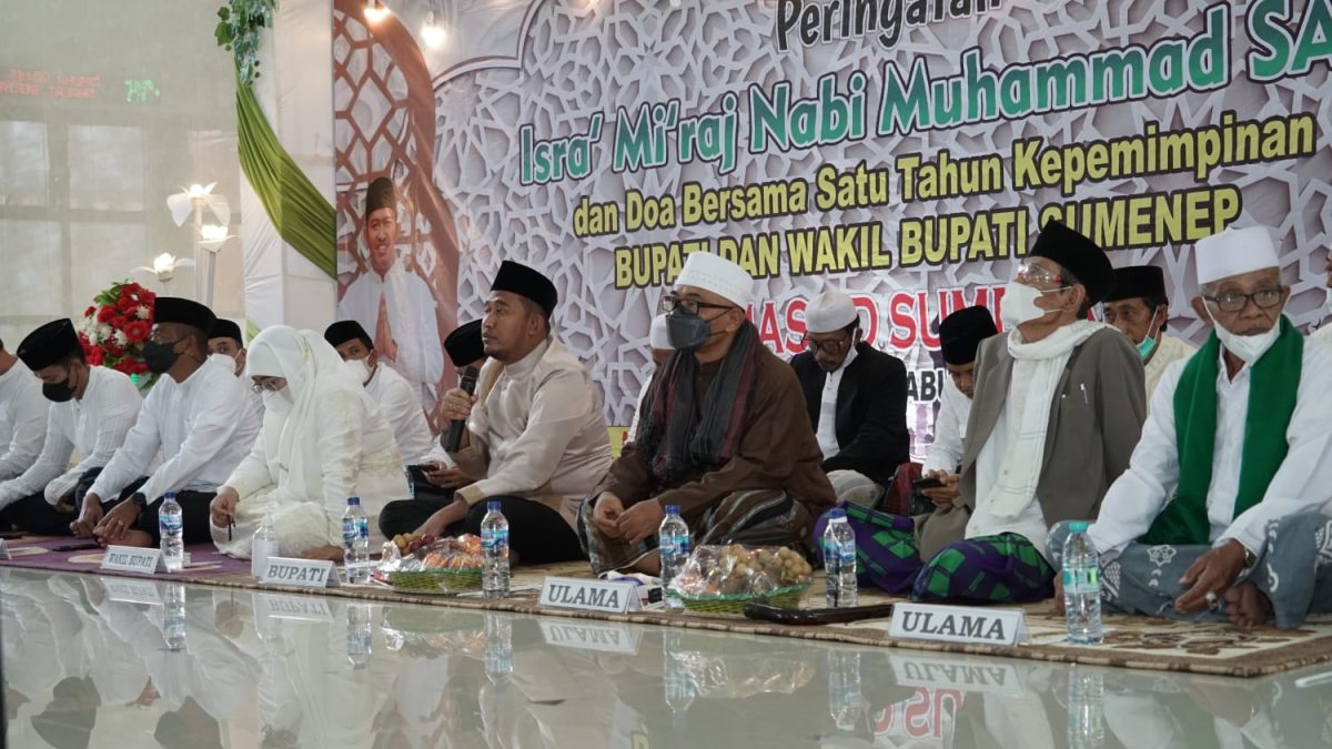 Foto: Bupati Sumenep didampingi wabup dan para Ulama Saat Hadiri Isra' Mi'raj di masjid pemkab Sumenep.