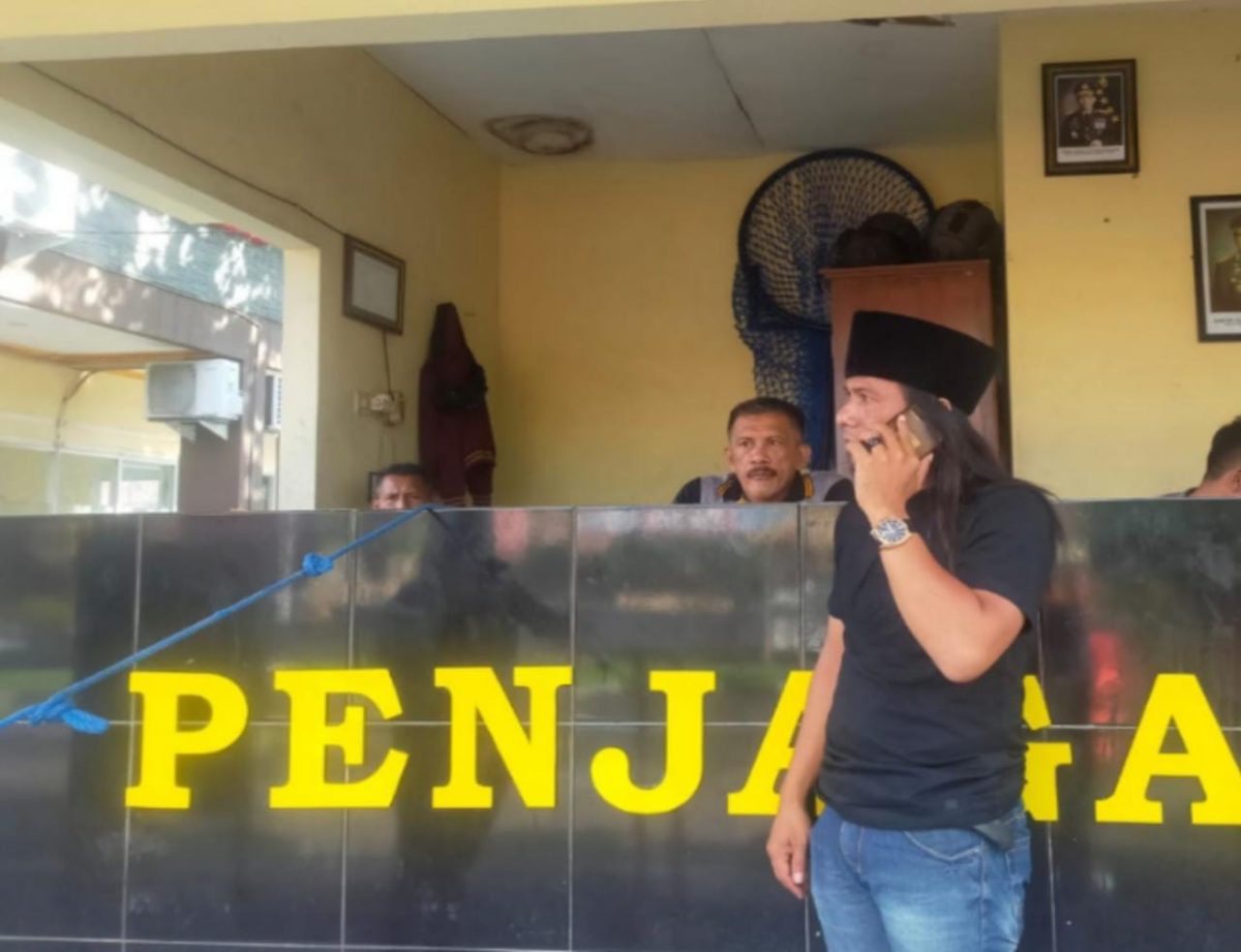 Foto: pelapor saat berada di Polres Sampang