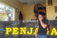 Foto: pelapor saat berada di Polres Sampang