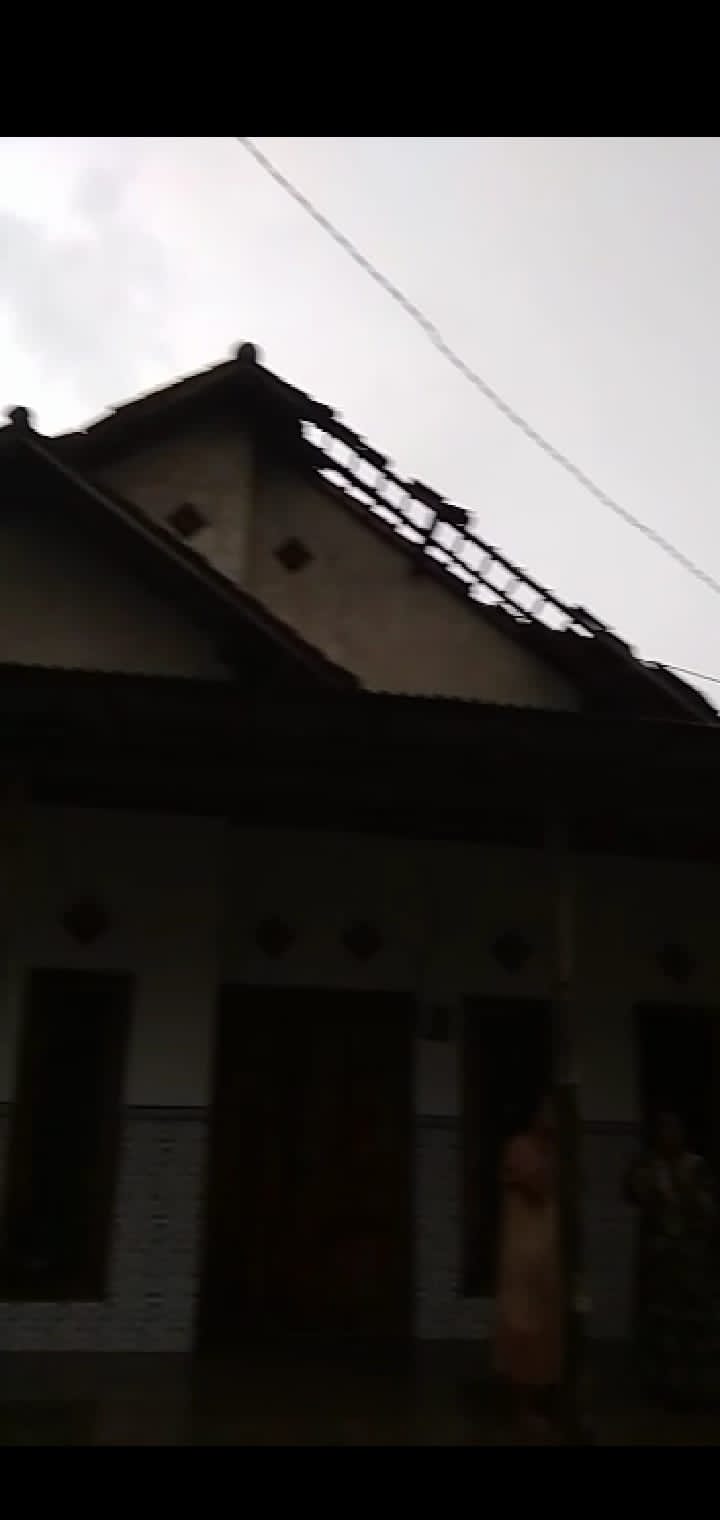 Foto: Salah Satu Rumah Warga Di Desa Talang Yang Terkena Musibah Angin Puting Beliung.