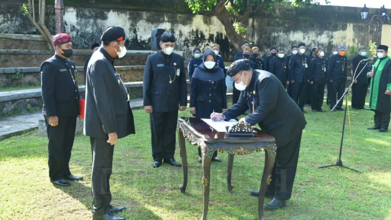 Foto: Bupati Sumenep Achmad Fauzi, SH., MH. Saat melantik Lima (5) Kepala Dinas Baru