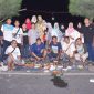 Foto: Para Alumni tahun 2004 SMP Negeri 4 Sumenep saat Bukber di lesehan ikan bakar desa Pabian, Kecamatan Kota Sumenep. 