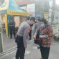 Foto: sterilisasi yang dilakukan oleh polres Sumenep kepada jamaah yang datang. 