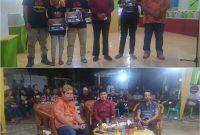 Foto:Bupati Sumenep (Baju Merah) Didampingi Kades Torbang (Baju orange) saat menghadiri kontes ikan channa yang diselenggarakan di Balai Desa Torbang