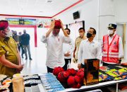 Saat Presiden dan Menhan Beli Blangkon Keraton Madura