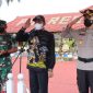 Foto: Bupati Sumenep mendampingi Kapolres Sumenep saat apel Apel Gelar Pasukan OPS "Ketupat Semeru 2022" 