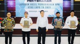 Foto: Bupati Sumenep, Ra Achmad Fauzi saat menerima WTP dari BPK RI (Istimewa) 