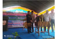 Foto: Bupati Sumenep menanda tangani prasasti bukit tawap desa Pagarbatu, Kecamatan saronggi