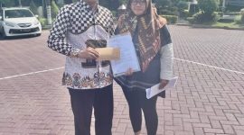 Foto: Qomariyah didampingi kuasa hukumnya saat melaporkan warga pandaan Atas Dugaan Tipu Gelap yang dialaminya