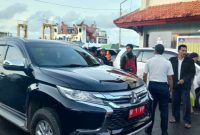 Foto: Mobil Dinas Bupati Sumenep Saat menjemput Achmad Fauzi pulang dari kunjungan kerja ke kepulauan.