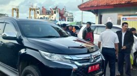 Foto: Mobil Dinas Bupati Sumenep Saat menjemput Achmad Fauzi pulang dari kunjungan kerja ke kepulauan.