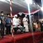 Foto: Wakil Bupati Sumenep, Nyai Hj. Dewi Khalifah, melepas calon jamaah haji asal Kabupaten sumenep yang bertempat di Gedung Olahraga (GOR) A. Yani Panglegur, Sumenep