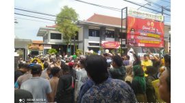 Foto: Massa aksi dari Badan Penegak Keadilan (BPK) mendapat pengawalan ketat pihak kepolisian.