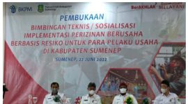 Foto: Bupati Sumenep ,Achmad Fauzi didampingi Sekretaris Daerah membuka acara sosialisasi yang diikuti para pelaku usaha