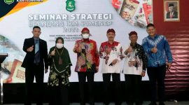 Foto: Bupati Sumenep didampingi Sekda Kabupaten Sumenep saat membuka seminar bagi IKM